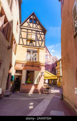 Bellissima vista del centro storico di Colmar, noto anche come Little Venice, Colmar, Alsazia, Francia Foto Stock