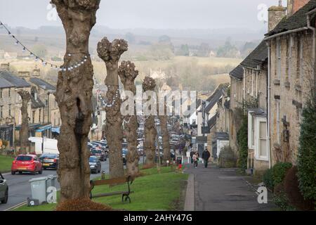 Burford High Street, Oxfordshire, England, Regno Unito Foto Stock