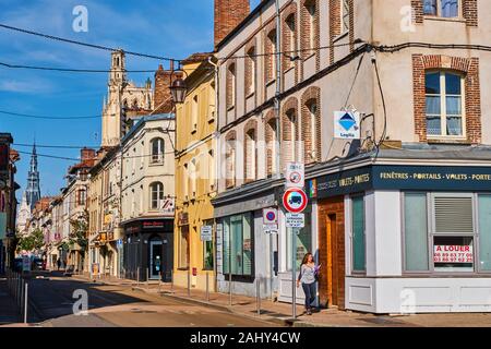 Francia, Borgogna, Yonne, Sens, Republique street Foto Stock