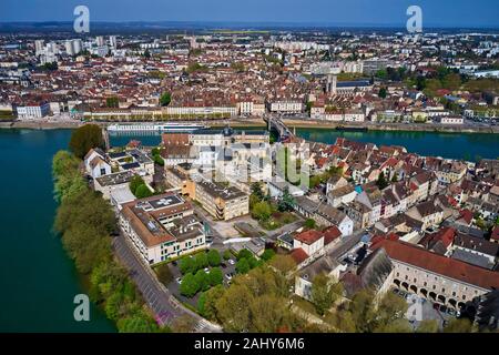 Francia, Saône-et-Loire (71), Chalon-sur-Saône, Saint Laurent island e la città, vista aerea Foto Stock