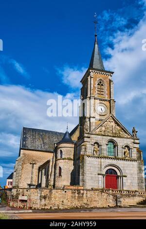 Francia, Yonne (89), il parco del Morvan, Quarré-les-Tombes, la chiesa Foto Stock