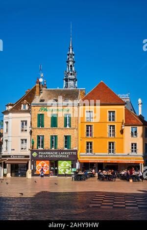Francia, Borgogna, Yonne, Sens, Piazza de la Republique Foto Stock