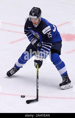 Antti Saarela (FIN) in azione durante il 2020 IIHF mondo junior di Hockey su ghiaccio campionati del Gruppo una corrispondenza tra la Finlandia e la Svizzera in Trinec, Czec Foto Stock