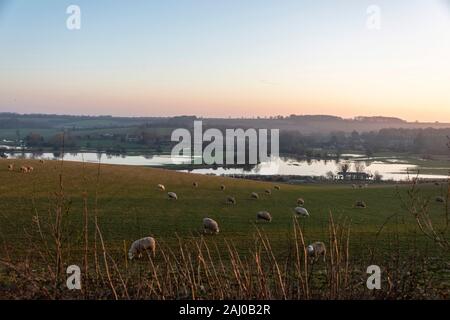 Il Windrush Valle in Cotswolds, Inghilterra Foto Stock