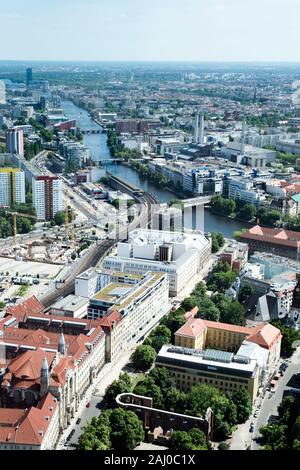 Berlino, Germania - 24 Maggio 2018: vista aerea del quartiere Mitte di Berlino, Germania, evidenziando il Landgericht Berlin edificio e i resti del Foto Stock