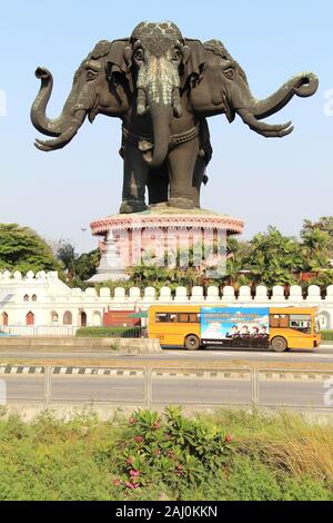 Il Museo di Erawan da Sukhumvit Road Foto Stock