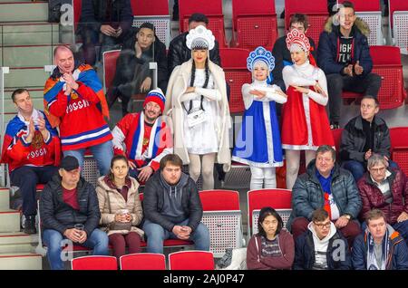 Trinec, Repubblica Ceca. 02Jan, 2020. Russo i tifosi di hockey sono visti durante la IIHF 2020 Mondo Junior di Hockey su ghiaccio campionati quarterfinal match tra Svizzera e Russia in Trinec, nella Repubblica Ceca il 2 gennaio 2020. Credito: Vladimir Prycek/CTK foto/Alamy Live News Foto Stock