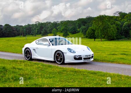 2008 white Porsche Cayman S; Classic Cars, historics, amata, old timer, collezionabile vintage restaurati veterano, veicoli di tempi passati in arrivo per il marchio storico di Woodward manifestazione motoristica a Leighton Hall, Carnforth, Regno Unito Foto Stock