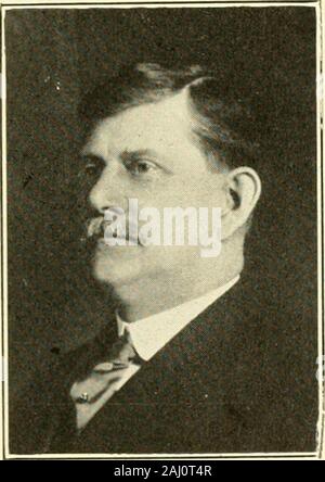 Il nostro presbiteriana di istituzioni educative, [1913-1914] . ize nella lobby di theHouse di Commons, questo collegio è theone memoriale pubblico di questa grande manand patriota, John Hampden, e anche ofSidney. Hampden-Sidneys opera in educa-zione è stata ed è astonishinglygreat. Essa ha fornito un presidente degli Stati Uniti (Wm. HenryHarrison), almeno nove governatori degli stati, di un numero di giudici,i membri degli armadi e dei congressi e un illustre rollof ufficiali per le cinque guerre in cui il paese è stato engagedsince 1775. Attraverso i suoi alunni ha fondato quattro theologicalseminaries, Foto Stock