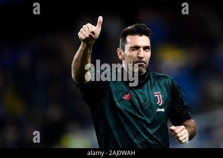 Genova, Italia. Xviii Dicembre, 2019: Gianluigi Buffon della Juventus FC gesti prima della serie di una partita di calcio tra UC Sampdoria e Juventus FC. La Juventus ha vinto 2-1 su UC Sampdoria. Credito: Nicolò Campo/Alamy Live News Foto Stock