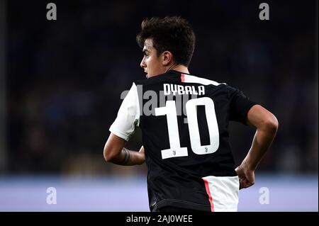 Genova, Italia. Xviii Dicembre, 2019: Paulo Dybala della Juventus FC guarda su durante la serie di una partita di calcio tra UC Sampdoria e Juventus FC. La Juventus ha vinto 2-1 su UC Sampdoria. Credito: Nicolò Campo/Alamy Live News Foto Stock