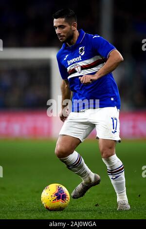 Genova, Italia. Xviii Dicembre, 2019: Gianluca Caprari di UC Sampdoria in azione durante la serie di una partita di calcio tra UC Sampdoria e Juventus FC. La Juventus ha vinto 2-1 su UC Sampdoria. Credito: Nicolò Campo/Alamy Live News Foto Stock