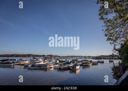 Barche, Itchenor, porto di Chichester, West Sussex, 25 Dicembre 2019 Foto Stock