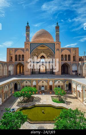 Agha Bozorg moschea, cortile interno, Kashan, Provincia di Isfahan, Repubblica Islamica di Iran Foto Stock