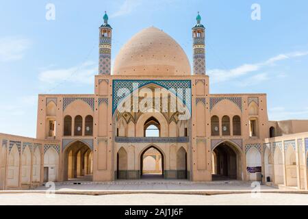 Agha Bozorg moschea, cortile interno, Kashan, Provincia di Isfahan, Repubblica Islamica di Iran Foto Stock