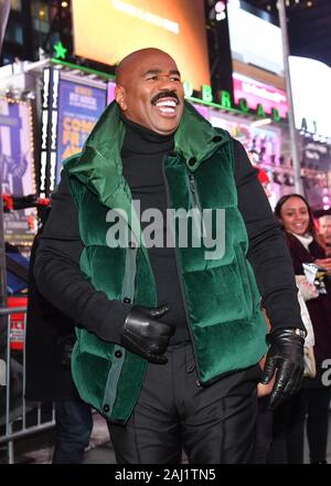 Steve Harvey assiste il Times Square Capodanno 2020 Celebrazione su dicembre 31, 2019 in New York City. Foto Stock