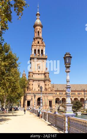 Plaza de Espana North Tower (Torre Norte), il Parco Maria Luisa, Siviglia, Andalusia, Spagna, Europa Foto Stock