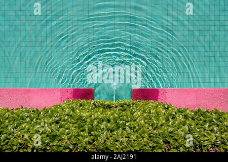 Porto, Portogallo - 29 dicembre 2019: vista dall'alto della fontana nella Casa de Serralves Parterre, Art Deco. Fundação De Serralves, Fondazione Serralves. Foto Stock