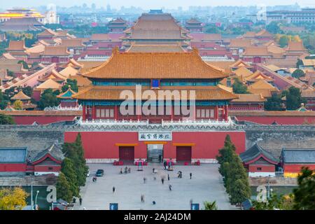 Vista della Città Proibita, UNESCO, dal Parco Jingshan al tramonto, Xicheng, Pechino, Repubblica Popolare di Cina e Asia Foto Stock