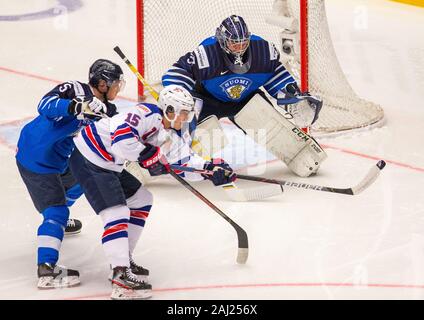 Trinec, Repubblica Ceca. 02Jan, 2020. L-R Mikko Kokkonen (FIN), Alex Turcotte (USA) e portiere Justus Annunen (FIN) in azione durante il 2020 IIHF mondo junior di Hockey su ghiaccio campionati quarterfinal match tra gli Stati Uniti e la Finlandia in Trinec, nella Repubblica Ceca il 2 gennaio 2020. Credito: Vladimir Prycek/CTK foto/Alamy Live News Foto Stock