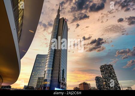 Milano Italia, Porta Nuova distretto. Gae Aulenti Square. Torre di Unicredit Foto Stock