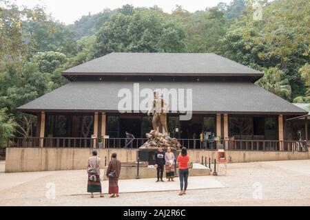 Il museo all'ingresso del Tham Luang grotta vicino alla città di Mae Sai al confine con il Myanmar nella provincia di Chiang Rai nel nord della Thailandia. Th Foto Stock