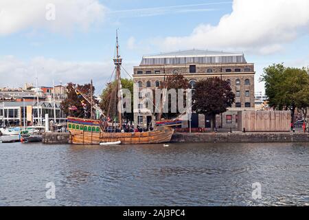 Una replica del Matthew, la nave in cui John Cabot navigato dall'Inghilterra per il Nord America nel 1497, ormeggiata in Bristol, Regno Unito Foto Stock