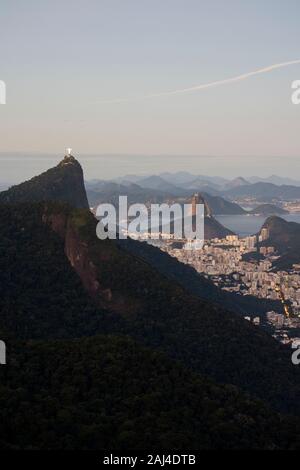 Vista da Pedra da Proa nel Parco di Tijuca, Rio de Janeiro, Brasile Foto Stock