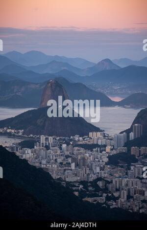 Vista da Pedra da Proa nel Parco di Tijuca, Rio de Janeiro, Brasile Foto Stock