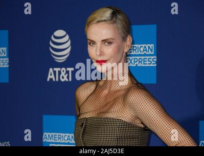 Palm Springs, California, Stati Uniti d'America. Il 2 gennaio, 2020. Charlize Theron assiste il trentunesimo annuale di Palm Springs International Film Festival Film Awards Gala a Palm Springs Convention Center on gennaio 02, 2020 in Palm Springs, California. Foto: CraSH/imageSPACE/MediaPunch Credito: MediaPunch Inc/Alamy Live News Foto Stock