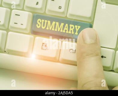 La grafia la scrittura di testo Riepilogo. Foto concettuale una breve dichiarazione o il conto dei punti principali di qualcosa Foto Stock