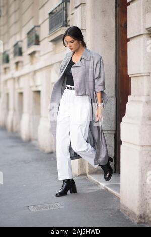 Milano,Italia - 20 settembre: Alessandra Ambrosio visto indossare giacca da Inspiresmi on April 14, 2018 in Indio, California. Foto Stock