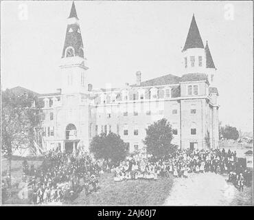 La storia del Metodismo [risorsa elettronica] . Da una fotografia da CORE. JAMES M. WALDEN, D.D.consacrato vescovo, 1884. Uno dei fondatori dell'aiuto Freedmens società. amministrazione generale. La Conferenza Generale districtrepresentatives sono gli stessi di quelli del Missionario 1100 American Metodismo Società Comitato; in tal modo le due società sono abilitati a co-lavoro per i migliori interessi delle persone che necessitano di assistenza. Il lavoro di aiuto Freedmens società dai verybeginning assunse una notevole importanza. In aprile 6,1866, settantacinque gli insegnanti sono stati nominati per lavorare in la. B PRINCIPALE Foto Stock