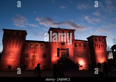 CENTO,Ferrara - Italia 24 Dicembre 2019- l'antica fortezza o castello della Rocca, è una cinta di fortificazione medievale. La rocca sul tardi e Foto Stock