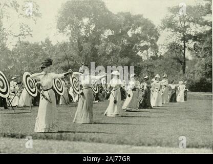 Vivere Londra; il suo lavoro e il suo gioco, il suo umorismo e il suo pathos, i suoi monumenti e le sue scene; . CROQUET (HLKLINGHAMI.. ARCHEKY (KEGENTS PARK). 214 vivere a Londra. Foto Stock