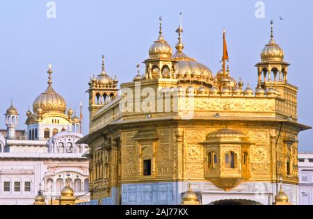 Il Tempio d'oro, il più importante e luogo sacro per la religione Sikh è Foto Stock