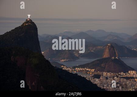 Vista da Pedra da Proa nel Parco di Tijuca, Rio de Janeiro, Brasile Foto Stock