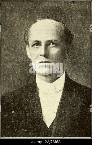 North Carolina Christian avvocato [numero] . orship in VanderbiltUniversity, che egli ha riempito poiché con muchaijility. Egli è stato eletto membro del BookCommittee dell'Episcopale Metodista Chiesa,sud, nel 1894 ed è stato il suo presidente dal 1898.Nel 1908, con la nomina del nostro collegio ofBishops, egli è andato come il nostro delegato fraterno al 2 NORTH CAROLINA CHRISTIAN AVVOCATO Maggio 26, 1910. Conferenza generale dell'EpiscoiialChurch metodista assemblato in Baltimore, Md., e addressedthat grande corpo. Egli è stato un frequente contributi-tor per la Chiesa giornali e periodici. Il vescovo Wm. B. MU Foto Stock