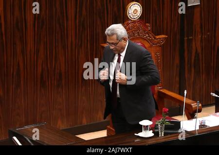 Colombo, Sri Lanka. 3 gennaio, 2020. Il Presidente dello Sri Lanka Gotabaya Rajapaksa lascia dopo rivolgendosi al Parlamento durante la ceremonially apertura della nuova sessione del Parlamento, a Colombo, Sri Lanka, il 3 gennaio 2020. Credito: Pradeep Dambarage/ZUMA filo/Alamy Live News Foto Stock