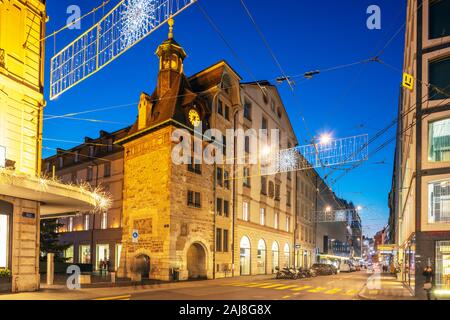 L'Europa, la Svizzera di Ginevra, le decorazioni di Natale in città vecchia Foto Stock