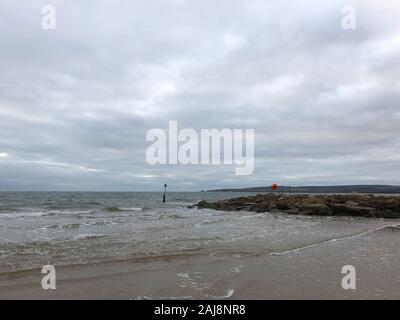 Una piacevole giornata per camminare, calma e non un sacco di vento. Suzanne credito McGowan / Alamy News Foto Stock