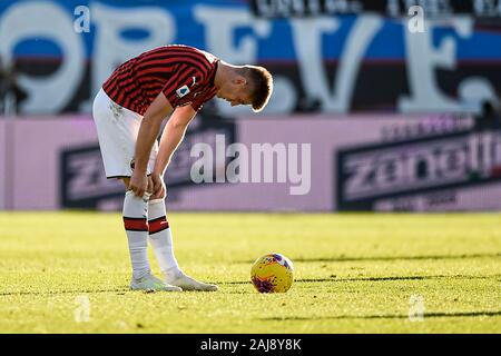 Bergamo, Italia. 22 Dicembre 2019: Krzysztof Piatek del Milan guarda sconsolato durante la serie di una partita di calcio tra Atalanta BC e AC Milan. Atalanta BC ha vinto 5-0 su AC Milan. Credito: Nicolò Campo/Alamy Live News Foto Stock