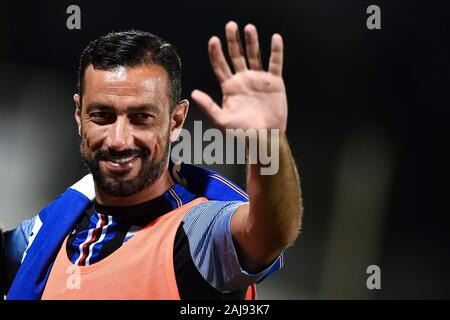 La Spezia, Italia. 7 agosto 2019: Fabio Quagliarella di UC Sampdoria saluta i tifosi durante la pre-stagione amichevole incontro di calcio tra La Spezia Calcio e UC Sampdoria. UC Sampdoria ha vinto 5-3 oltre Spezia Calcio. Credito: Nicolò Campo/Alamy vivere nuove Foto Stock