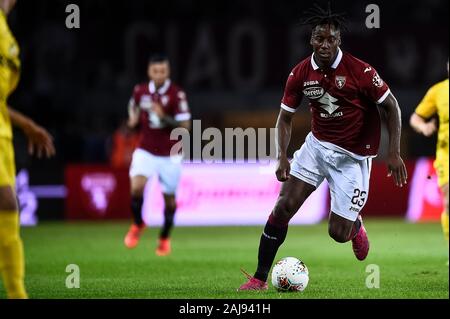 Torino, Italia. 8 agosto 2019: Soualiho Meite di Torino FC in azione durante la UEFA Europa League terzo turno di qualificazione partita di calcio tra Torino FC ed FC Shakhtyor Soligorsk. Torino FC ha vinto 5-0 su FC Shakhtyor Soligorsk. Credito: Nicolò Campo/Alamy Live News Foto Stock