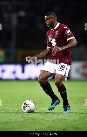 Torino, Italia. 8 agosto 2019: Gleison Bremer di Torino FC in azione durante la UEFA Europa League terzo turno di qualificazione partita di calcio tra Torino FC ed FC Shakhtyor Soligorsk. Torino FC ha vinto 5-0 su FC Shakhtyor Soligorsk. Credito: Nicolò Campo/Alamy Live News Foto Stock