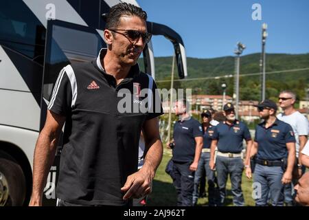 Villar Perosa, Torino, Italia. 14 Agosto 2019: Gianluigi Buffon arriva prima la pre-stagione amichevole tra Juventus e la Juventus U19. La Juventus ha vinto 3-1 oltre la Juventus U19. Credito: Nicolò Campo/Alamy Live News Foto Stock