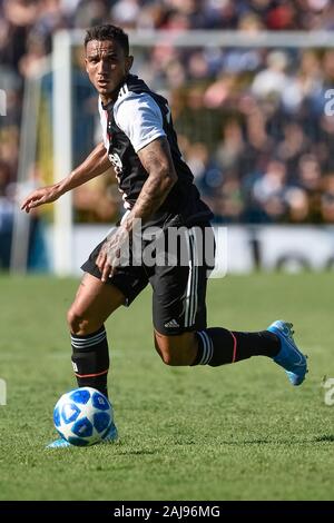 Villar Perosa, Torino, Italia. 14 Agosto 2019: Danilo di Juventus FC in azione durante la pre-stagione amichevole tra Juventus e la Juventus U19. La Juventus ha vinto 3-1 oltre la Juventus U19. Credito: Nicolò Campo/Alamy Live News Foto Stock