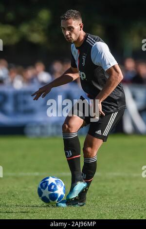 Villar Perosa, Torino, Italia. 14 Agosto 2019: Mattia De Sciglio della Juventus FC in azione durante la pre-stagione amichevole tra Juventus e la Juventus U19. La Juventus ha vinto 3-1 oltre la Juventus U19. Credito: Nicolò Campo/Alamy Live News Foto Stock