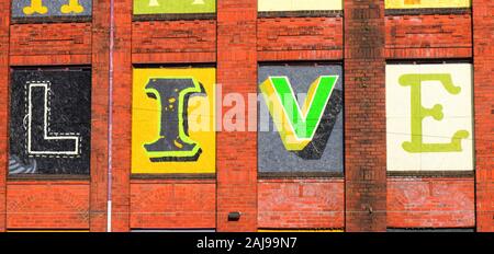 Giant live scritte sulla costruzione a Leeds Yorkshire Regno Unito Foto Stock