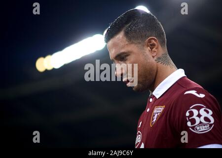 Torino, Italia. 25 Agosto 2019: Armando Izzo di Torino FC si affaccia sulla prima serie di una partita di calcio tra Torino FC e noi di Sassuolo. Torino FC ha vinto 2-1 sopra di noi di Sassuolo. Credito: Nicolò Campo/Alamy Live News Foto Stock